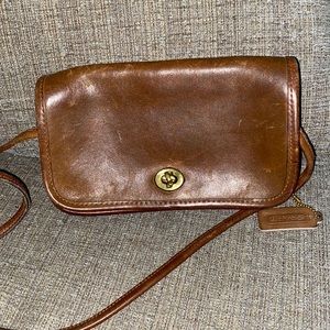 Vintage Leather Coach Crossbody!